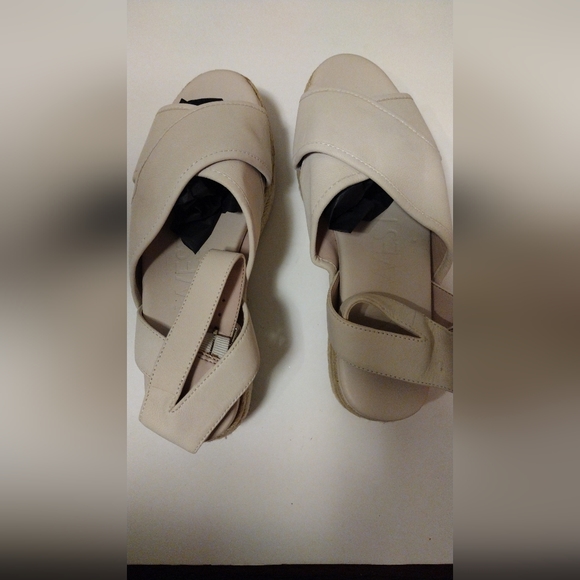 Nine West Leather Strappy Sandals 6 - Picture 9 of 11